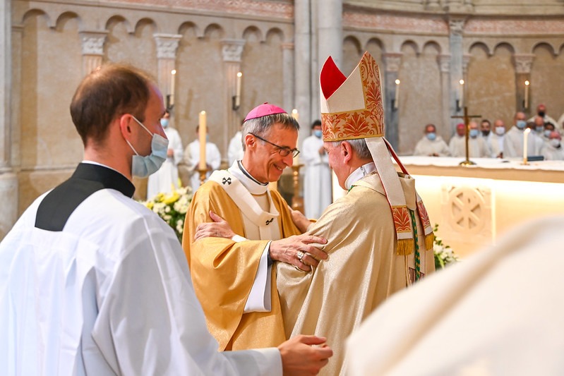 Le nonce apostolique a remis le pallium à Mgr Olivier de Germay